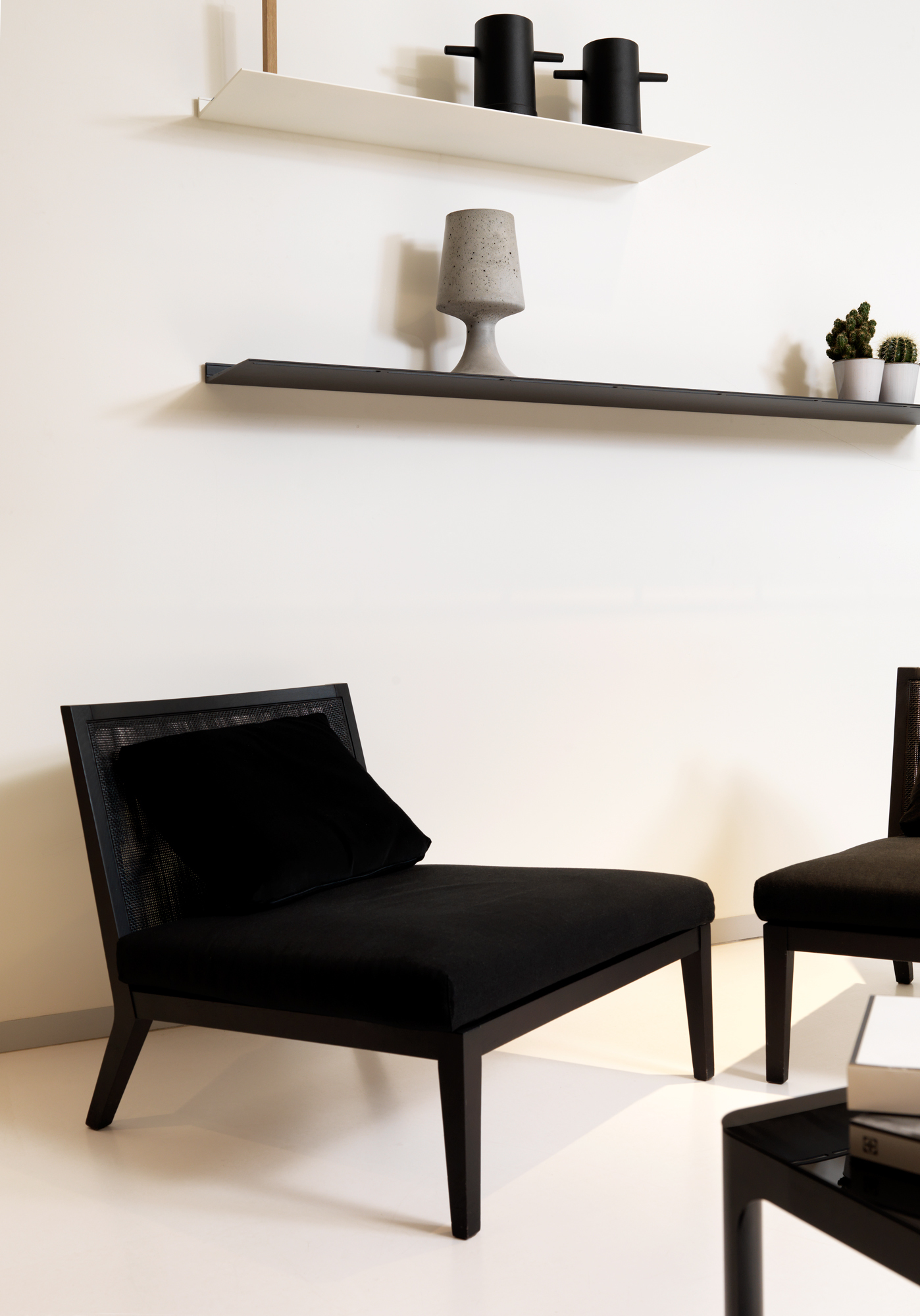 Vergelijkbaar Chaise longue rijk Zwarte planken | Zwevend en dun design | Van metaal | Strackk