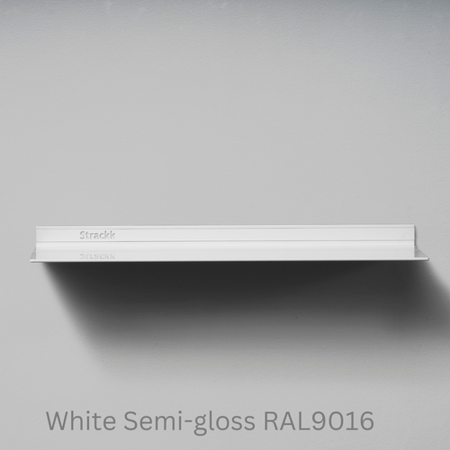 1 Wandplank van Strackk Wit Semi gloss RAL9016 vooraanzicht lichtgrijs CC 1080 x 1080 pxl
