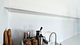 Wandplank Raw Aluminium met verlichting onder en rondom licht uit voor onder aanzicht klant Amsterdam Ijburg 1920 x 1080 pxl