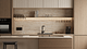 Etagère murale avec éclairage en dessous Etagère de cuisine avec assiettes et support en verre Etagère vue de face lumière du jour 1920 x 1080 pxl