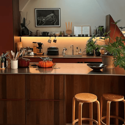 Wandplank met verlichting in keuken van Enzo Peres La Bourdette 1080 x 1080 pxl