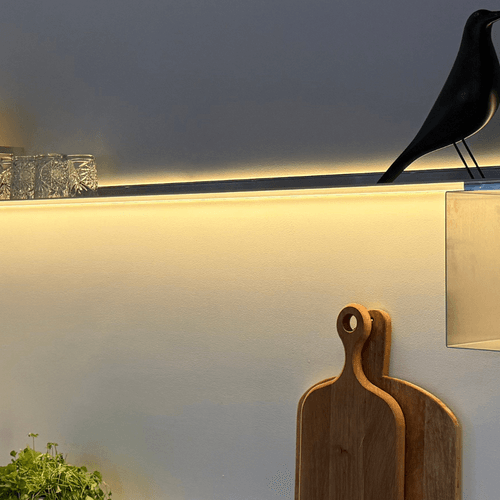 Wandplank met verlichting keukenaanrecht klant Amsterdam Ijburg strackk midden 1080x1080 pxl