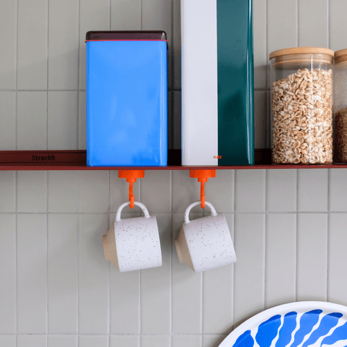 Wandplank op maat Haken in Oranje RAL2004 plank in Burgundy Red RAL3009 Keuken van klant in Zwolle 1080 x 1080 pxl