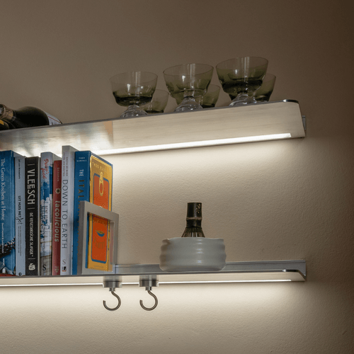 Wandplank Raw Aluminium klant Amsterdam Strackk koud licht 1080 x 1080 pxl