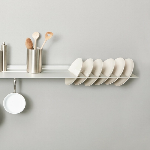 Keukenplank op maat met bordenrek Wandplank in wit Van Strackk 1080 x 1080 pxl