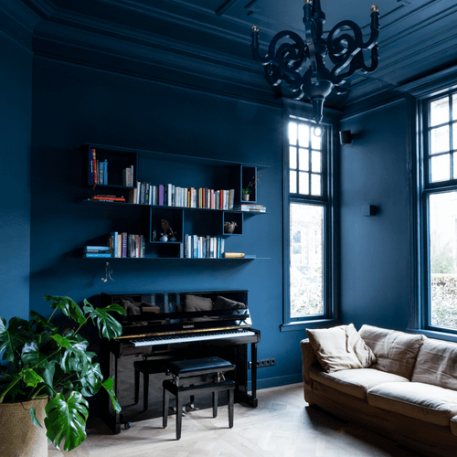Blue floating wall shelves From Strackk in blue room Styling by carleinkieboom interiordesign 1080 x 1080 pxl