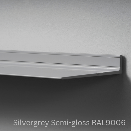 Wandplank van Strackk Silvergrey Semi gloss RAL9006 hoek lichtgrijs CC 1080 x 1080 pxl
