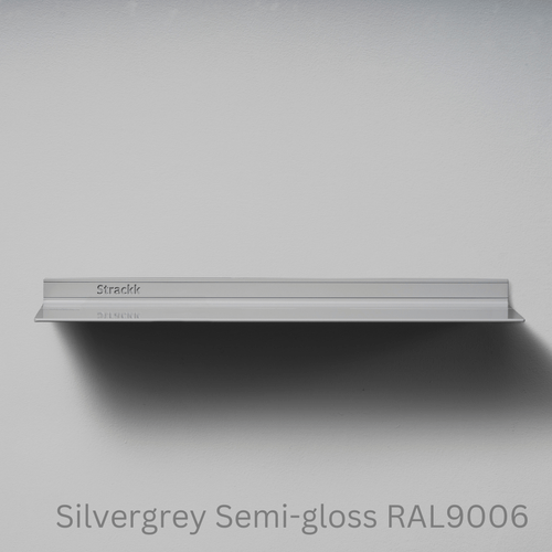 Wandplank van Strackk Zilvergrijs Semi gloss RAL9006 vooraanzicht lichtgrijs CC 1080 x 1080 pxl