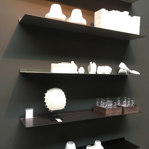 Floating wall shelves from Strackk close by in showroom 1080 x 1080 pxl