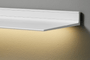 Wandplank met licht van Strackk Wit Matt RAL9016 Zijhoek 1080 x 600 pxl