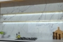 Wandplank met verlichting onder Gouden plank Keukenplank boven aanrecht 1188x693pxl