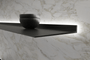 Wandplank met verlichting rondom Zwarte plank van Strackk Hoekaanzicht 1280x660 pxl