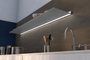 Wandplank met verlichting in onderzijde Wandplank in Gunmetal Boven keukenaanrecht Van Strackk 1080 x 680 pxl