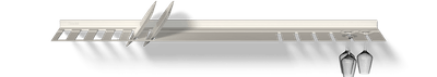 Witte wandplank met borden en wijnglazenrek Van Strackk Bovenaanzicht 1280x230 pxl