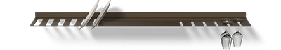 Zwevende wandplank van Strackk Met borden en wijnglazenrek In brons Bovenaanzicht 1280x230 pxl