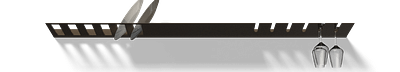 Wandplank in brons met borden en wijnglazenrek Van Strackk Onderaanzicht 1280x230 pxl
