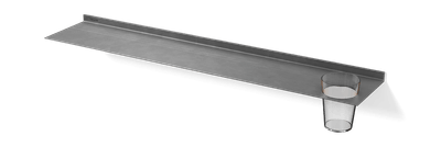 Wandplank met vaas In gunmetal Van Strackk In perspectief 1280x430 pxl